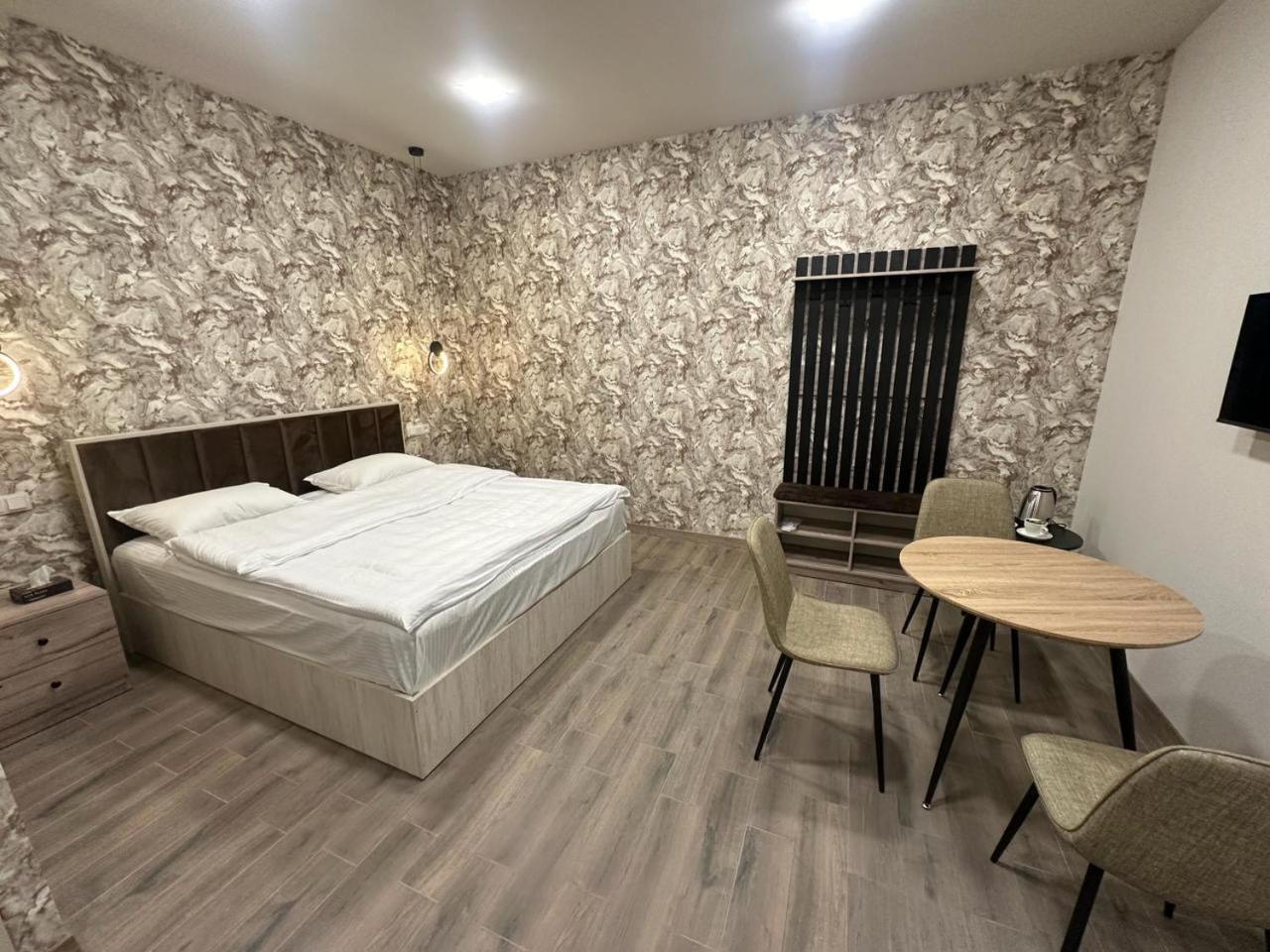 Hotel Lux Plaza 4*