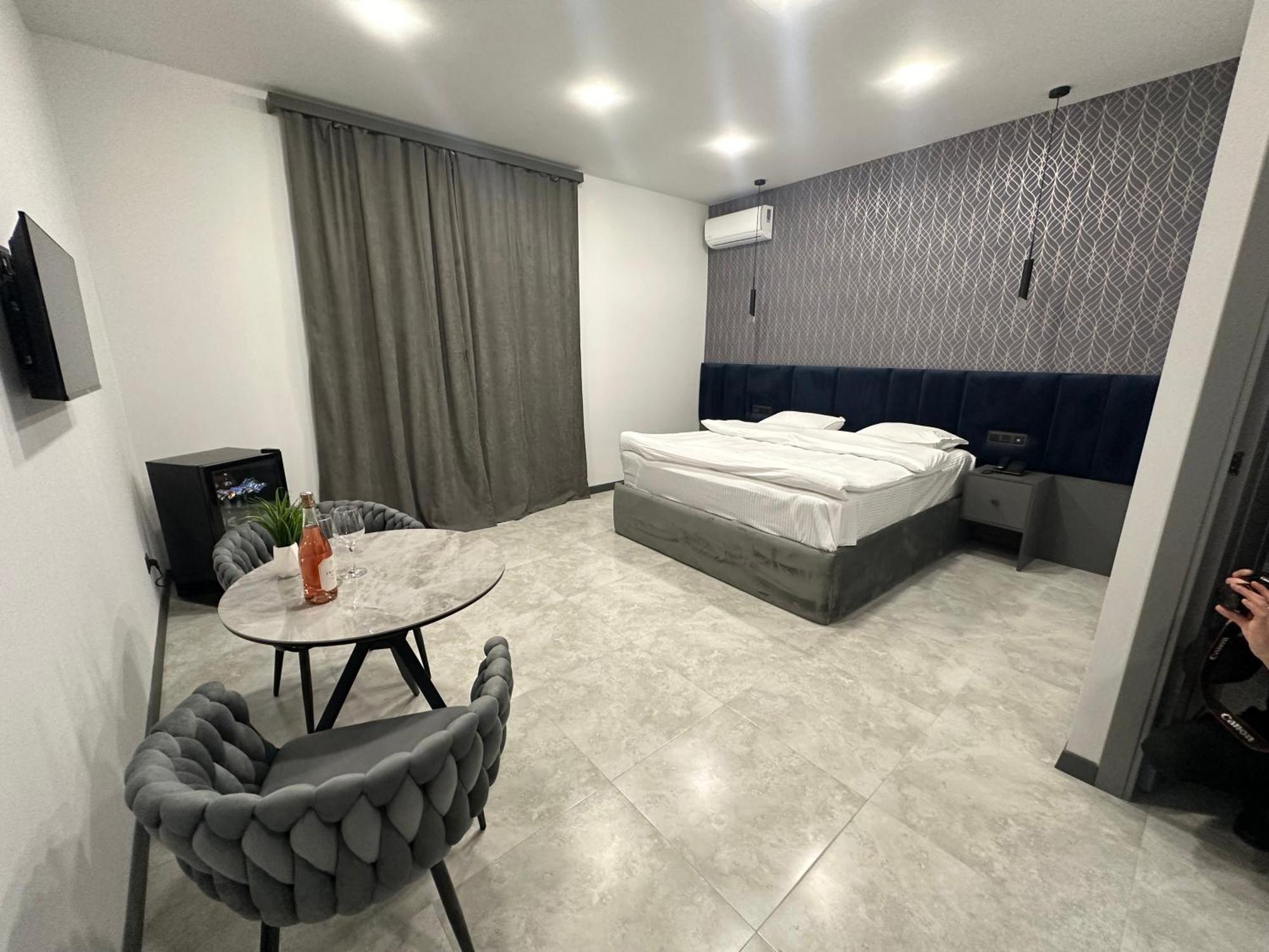 Hotel Lux Plaza 4*