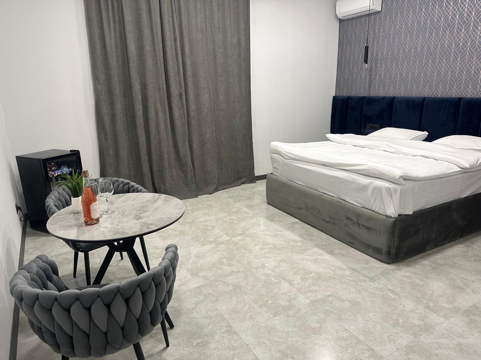 Lux Plaza 4* P'arak'ar