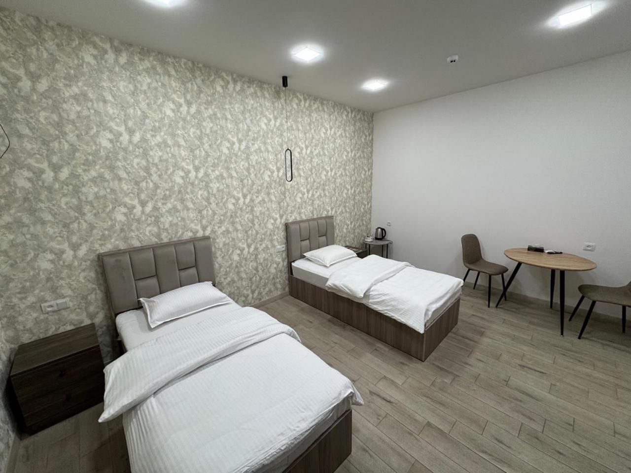 Lux Plaza Hotel 4*