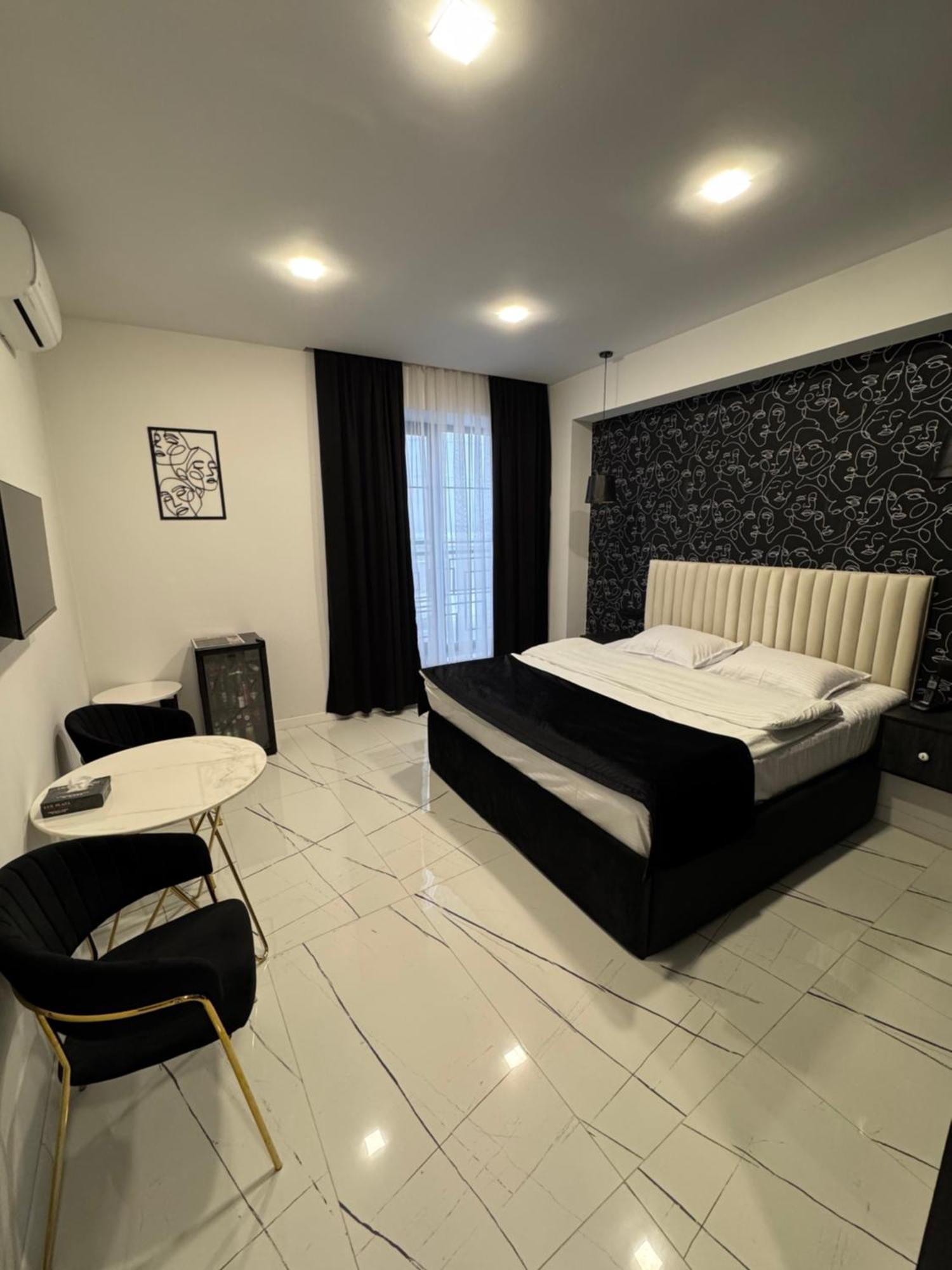Lux Plaza 4*