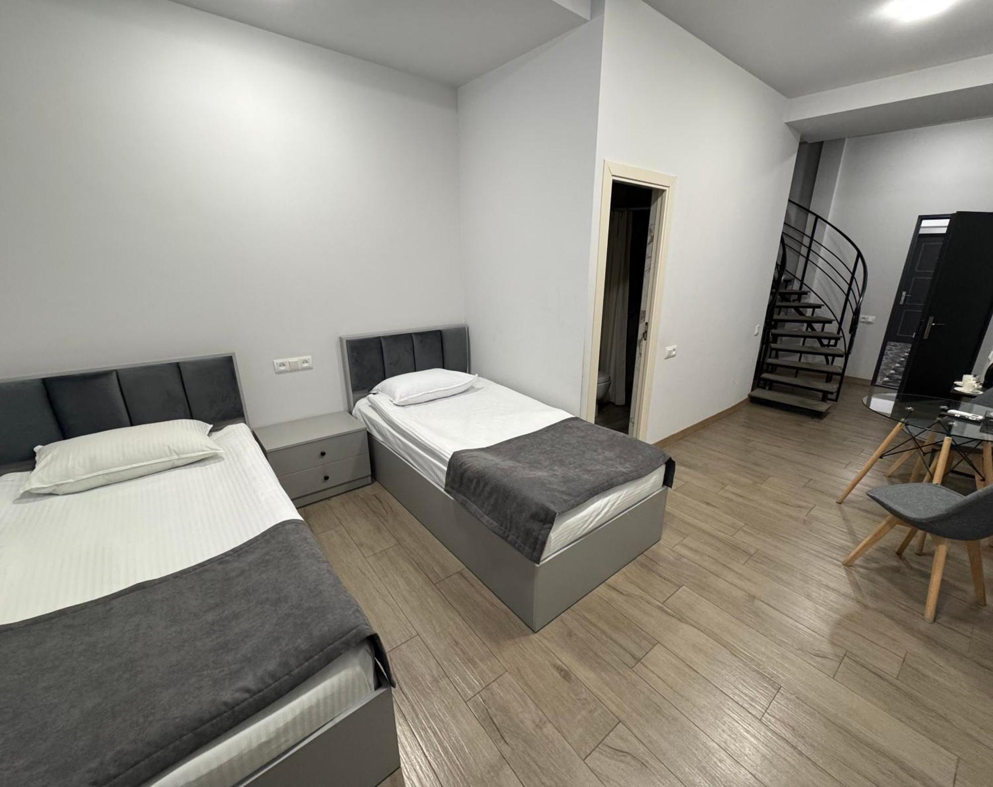 Lux Plaza 4* P'arak'ar